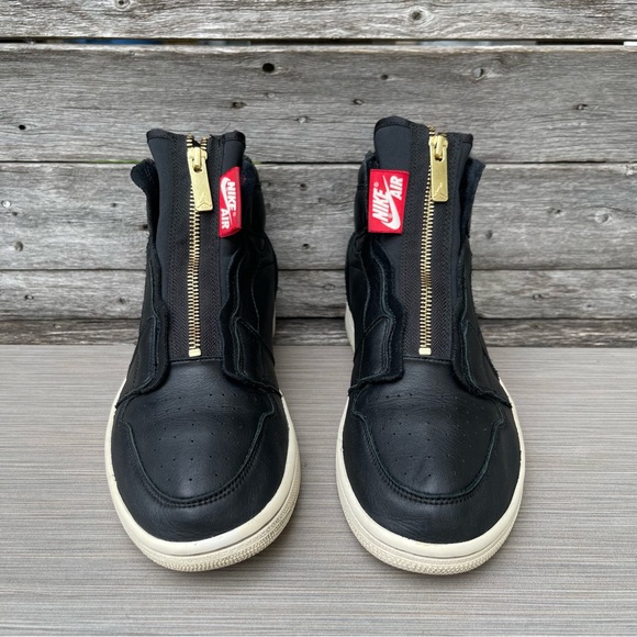 nike shoes with zipper on top